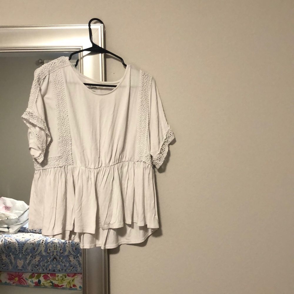 Flow white top
